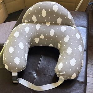Cloud Pattern Nursing Pillow
